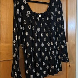 Old Navy Black and White Geometric Blouse